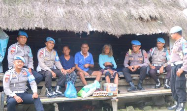 Sambut-Hut-Bhayangkara-Ke-79,-Propam-Polres-Sumba-Barat-Daya-Berbagi-Tali-Asih