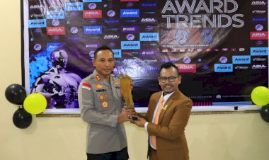 Seminar-Nasional-Peringati-Hari-Pahlawan-2025,-Kapolres-Sikka-Terima-Penghargaan-“Best-Inspiring-and-Visionary”-dari-Indonesia-Visionary-Leader