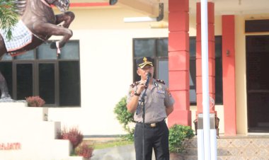 WAKAPOLRES-SUMBA-BARAT-DAYA-HIMBAU-PERSONEL-TINGKATKAN-KUALITAS-PELAYANAN-KEPOLISIAN
