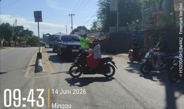 Satlantas-Polres-Sumba-Barat-Daya-Amankan-Ibadah-Minggu-dan-Atur-Arus-Lalu-Lintas-di-Gereja-GKS-Mata-Weetabula