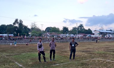 Polres-Sumba-Barat-Daya-Amankan-Hari-Kedua-Turnamen-Liga-Pelajar-Indonesia,-Pertandingan-Berlangsung-Aman-dan-Kondusif