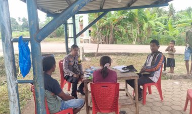 Patroli-Presisi-Polsek-Kodi-Bangedo-Sambangi-Warga-dan-Pengunjung-Pantai-Ratenggaro,-Sampaikan-Himbauan-Kamtibmas