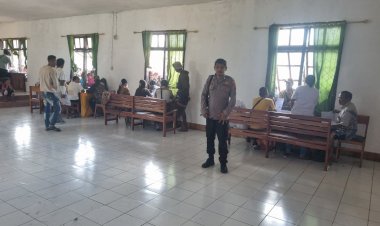 Bhabinkamtibmas-Polsek-Kodi-Bangedo-Amankan-Penyaluran-Bansos-Sembako-dan-PKH-kepada-2.739-Keluarga-Penerima-Manfaat