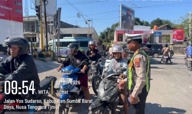 Kasat-Lantas-Polres-SBD-Pimpin-Patroli-dan-Pengaturan-Arus-Lalu-Lintas-di-Kota-Tambolaka