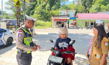 Satlantas-Polres-Sumba-Barat-Daya-Bersama-Bapenda-Gelar-Operasi-Gabungan,-Tertibkan-Pelanggaran-Lalu-Lintas-dan-Administrasi-Kendaraan