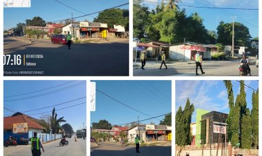Satlantas-Polres-Sumba-Barat-Daya-Gelar-Strong-Point-Pagi,-Wujudkan-Kamseltibcar-Lantas-di-Kota-Tambolaka