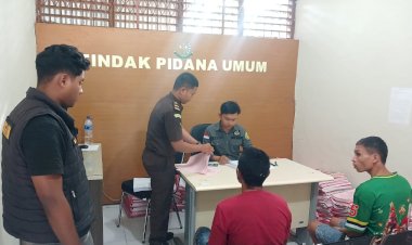 Satreskrim-Polres-Sumba-Barat-Daya-Limpahkan-Dua-Tersangka-Kasus-Pencurian-Beserta-Barang-Bukti-ke-Kejaksaan-Negeri-Sumba-Barat