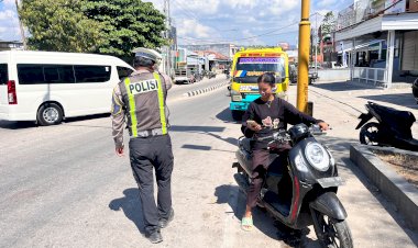 Unit-Patwal-Satlantas-Polres-Sumba-Barat-Daya-Intensifkan-Patroli-dan-Pengaturan-Lalu-Lintas-di-Kota-Tambolaka