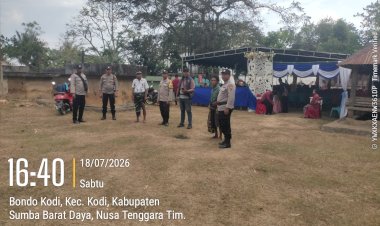 Polsek-Kodi-Laksanakan-Pengamanan-Pesta-Pernikahan-di-Desa-Bondo-Kodi-untuk-Menjaga-Situasi-Tetap-Kondusif