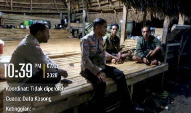 Polsek-Kodi-Bangedo-Laksanakan-Patroli-Rutin-di-Desa-Waimakaha-dan-Waipadi-untuk-Jaga-Stabilitas-Kamtibmas