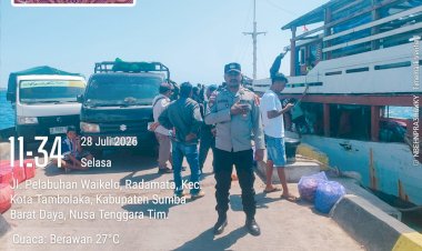 KPPP-Laut-Polres-Sumba-Barat-Daya-Amankan-Kedatangan-KLM-Ridho-Ilahi-06-di-Pelabuhan-Waikelo