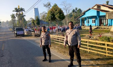 Polsek-Wewewa-Timur-Amankan-Lomba-Gerak-Jalan-Indah-Antar-Kelas-Sambut-HUT-ke-81-RI