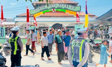 SATLANTAS-POLRES-SUMBA-BARAT-DAYA-LAKSANAKAN-PENGAMANAN-DAN-PENGATURAN-SHOLAT-JUMAT-DI-MASJID-AGUNG-AL-FALAH