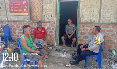 Bhabinkamtibmas-Desa-Weepaboba-Sambangi-Warga,-Ajak-Bersama-Jaga-Kamtibmas-dan-Cegah-Karhutla