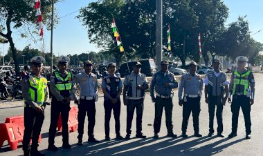 Satlantas-Polres-Sumba-Barat-Daya-Amankan-Arus-Lalu-Lintas-Upacara-HUT-ke-81-RI-di-Lapangan-Galatama