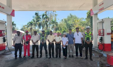 Satlantas-Polres-Sumba-Barat-Daya-Amankan-dan-Tertibkan-Aktivitas-di-SPBU-Radamata