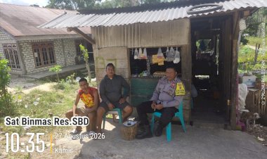 Bhabinkamtibmas-Polsek-Wewewa-Utara-Sambangi-Warga-Desa-Puu-Potto