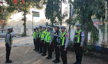 Satlantas-Polres-SBD-Gelar-Strongpoin-Pagi,-Wujudkan-Kelancaran-dan-Keselamatan-Lalu-Lintas