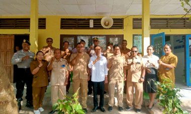 Kasat-Binmas-Polres-SBD-Jadi-Pembina-Upacara-di-SMA-Negeri-1-Loura,-Sampaikan-Pesan-Kamtibmas-kepada-Pelajar