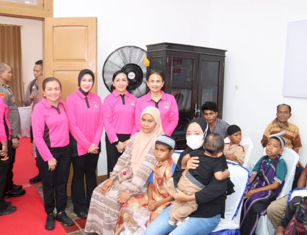 Ketua Umum Bhayangkari Tinjau Bakti Kesehatan di Ende, Warga Antusias