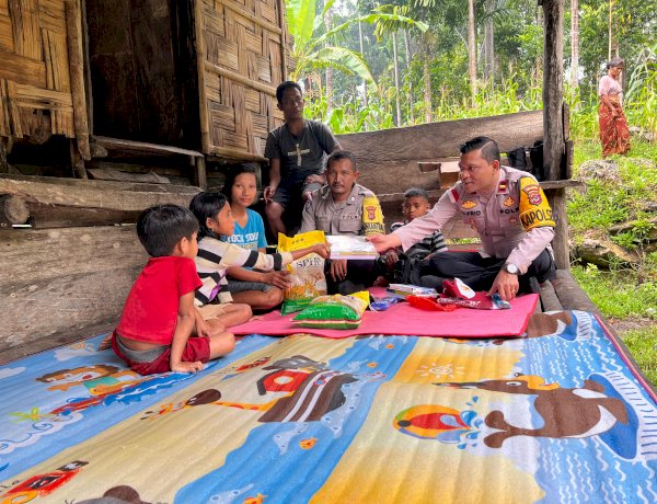 POLSEK-WEWEWA-BARAT-SALURKAN-BANTUAN-SOSIAL-MELALUI-PROGRAM-“MINGGU-KASIH”-DI-DESA-RABA-EGE