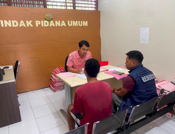 Satreskrim Polres Sumba Barat Daya Laksanakan Tahap II, Serahkan Tersangka dan Barang Bukti Kasus Pencurian dengan Pemberatan ke Kejaksaan