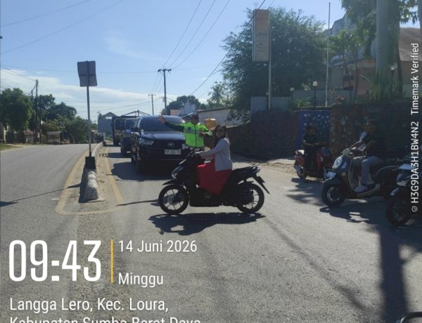 Satlantas Polres Sumba Barat Daya Amankan Ibadah Minggu dan Atur Arus Lalu Lintas di Gereja GKS Mata Weetabula