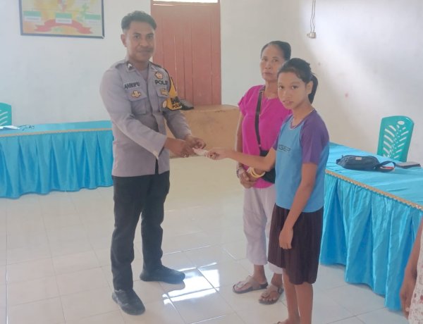 Bhabinkamtibmas Desa Mawo Dana Dampingi Penyaluran BLT dan Sampaikan Pesan Kamtibmas kepada Warga