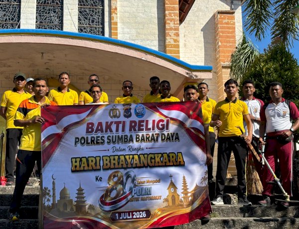 Sambut HUT Bhayangkara ke-80, Polres Sumba Barat Daya Gelar Bakti Religi di Gereja Paroki Roh Kudus Waitabula