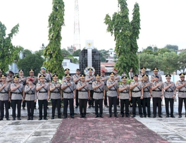 Polda NTT Gelar Upacara Ziarah Tabur Bunga di TMP Dharma Loka, Wujud Penghormatan kepada Jasa Para Pahlawan Jelang Hari Bhayangkara ke-80