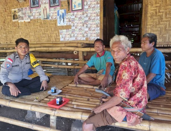 Patroli Presisi Cipkon Polsek Kodi Bangedo, Bhabinkamtibmas Berikan Edukasi Kamtibmas dan Keselamatan Berlalu Lintas kepada Warga Desa Ana Goka