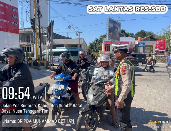 Kasat Lantas Polres SBD Pimpin Patroli dan Pengaturan Arus Lalu Lintas di Kota Tambolaka