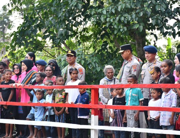 Kapolda NTT Resmikan Jembatan Merah Putih, Tangis Haru Warga Bestobe Pecah Sambut Harapan Baru