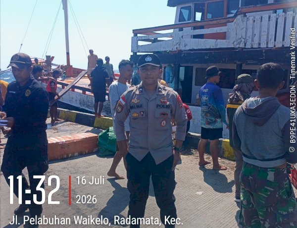 KPPP Waikelo Polres Sumba Barat Daya Monitoring Kedatangan Kapal dan Pengamanan Aktivitas Pelabuhan