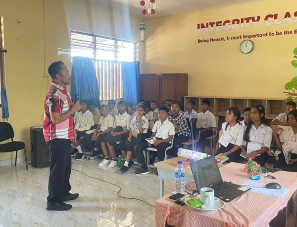 Satresnarkoba Polres Sumba Barat Daya Edukasi Pelajar PKBM Tangan Pengharapan tentang Bahaya Penyalahgunaan NAPZA