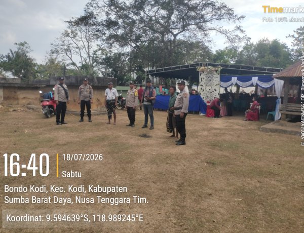 Polsek Kodi Laksanakan Pengamanan Pesta Pernikahan di Desa Bondo Kodi untuk Menjaga Situasi Tetap Kondusif