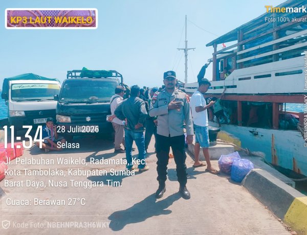 KPPP Laut Polres Sumba Barat Daya Amankan Kedatangan KLM Ridho Ilahi 06 di Pelabuhan Waikelo