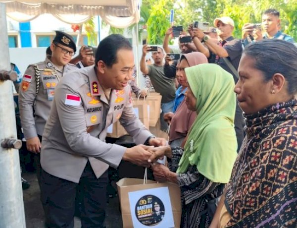 MAUMERE – Kapolda Nusa Tenggara Timur (NTT) Irjen Pol Dr. Rudi Darmoko, S.I.K., M.Si., menyalurkan 100 paket bantuan kepada warga terdampak gempa bumi di Kabupaten Sikka, Sabtu (15/8/2026).