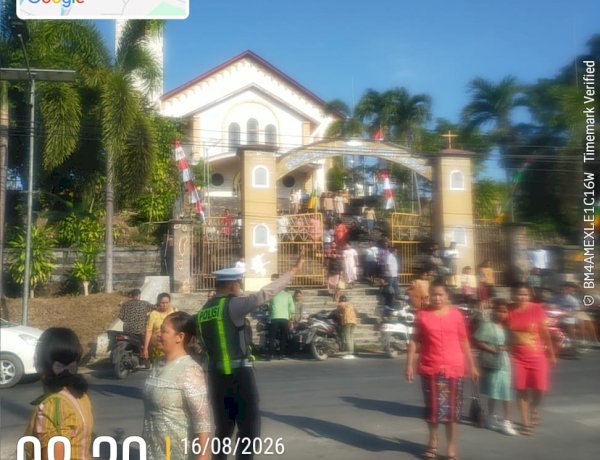 Satlantas Polres Sumba Barat Daya Amankan Ibadah Minggu dan Atur Arus Lalu Lintas di Gereja Katedral Roh Kudus