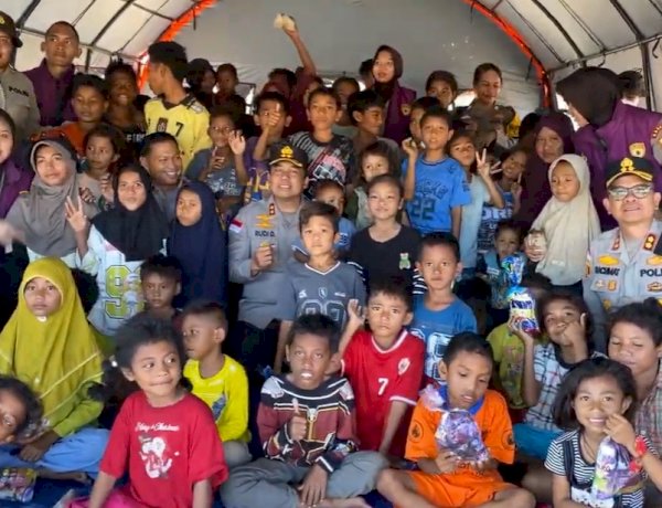 Anak-Anak Korban Gempa Tak Boleh Kehilangan Harapan, Pesan Kapolda NTT di Tengah Pengungsian