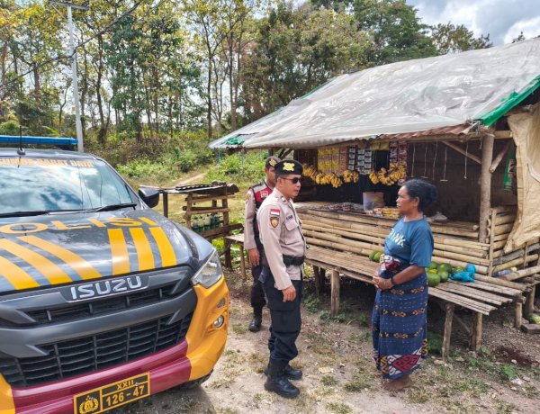 Patroli Cipta Kondisi, Satsabhara Polres SBD Sampaikan Pesan Kamtibmas kepada Masyarakat