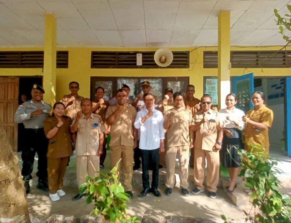 Kasat Binmas Polres SBD Jadi Pembina Upacara di SMA Negeri 1 Loura, Sampaikan Pesan Kamtibmas kepada Pelajar
