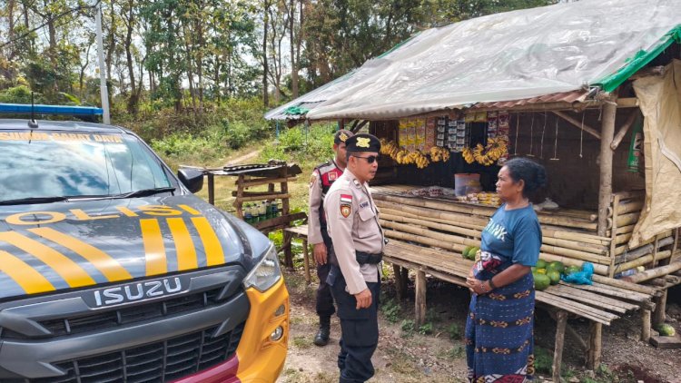Patroli-Cipta-Kondisi,-Satsabhara-Polres-SBD-Sampaikan-Pesan-Kamtibmas-kepada-Masyarakat