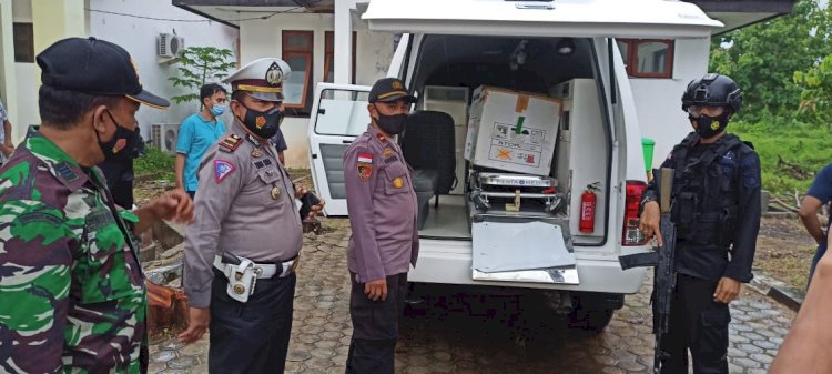 Gabungan Personel TNI-Polri Kawal Ketat Kedatangan Vaksin Sinovac Covid-19 Di Wilayah Hukum Polres Sumba Barat Daya