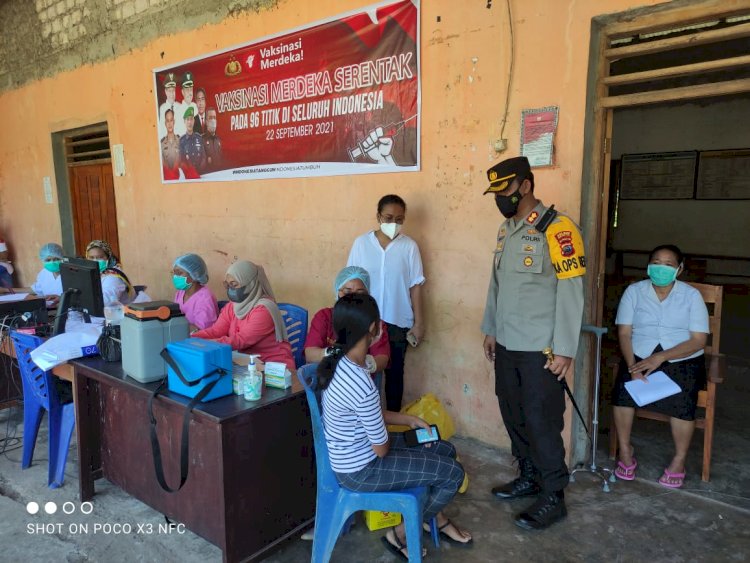 Kapolres Sumba Barat Daya Meninjau Langsung Pelaksanaan Vaksinasi Merdeka Serentak