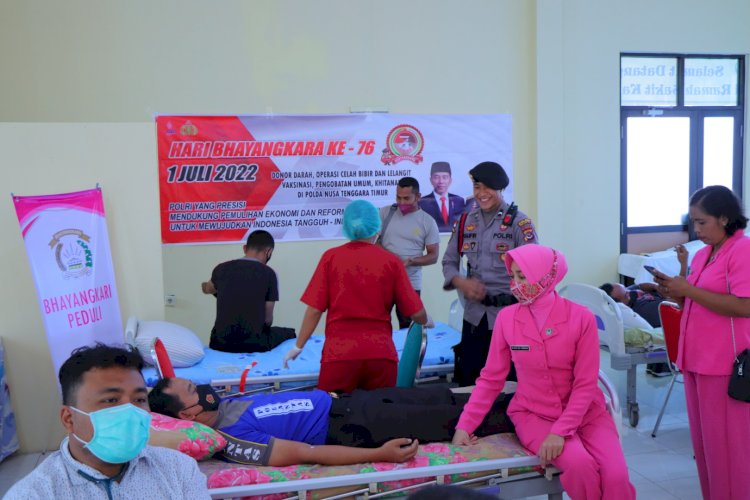 Sambut Hari Bhayangkara Ke-76, Polres SBD Laksanakan Kegiatan Donor Darah