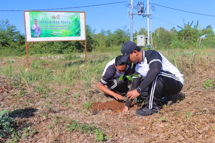 Peduli Kelestarian Alam, Kapolres SBD Pimpin Penanaman Anakan Pohon Jelang HUT Bhayangkara Ke-78