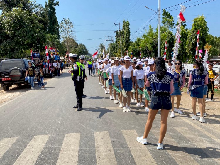 Karnaval 17 Agustus 2024 Personel Polres SBD Hadirkan Kenyamanan Dengan Pengaturan Arus Lalin dan Pengamanan