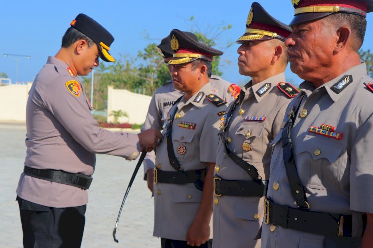 Serah Terima Jabatan : Kapolres SBD Apresiasi  Masa Kepemimpinan Pejabat Utama Polres SBD