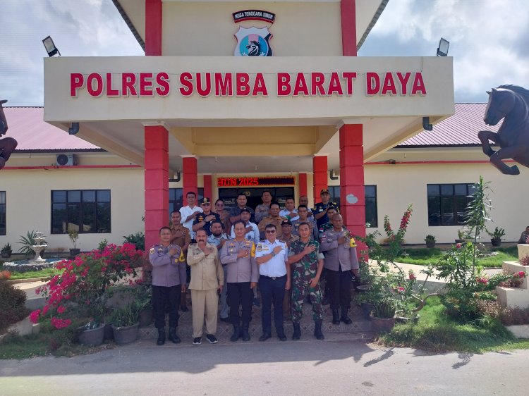 Kolaborasi Bersama Lintas Sektoral, Kapolres SBD Jamin Perayaan Nataru Berjalan Aman, Nyaman Dan Damai